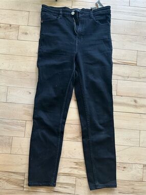 Zara Black Skinny Jeans — Sleek High-Rise Style